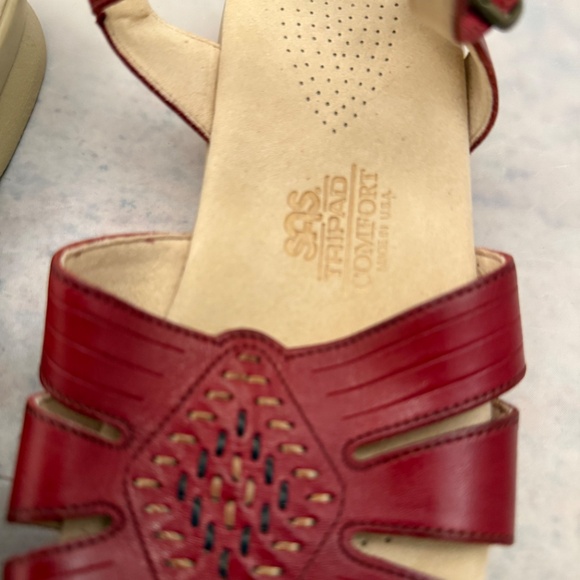 Shoes - Picture 2 of 4